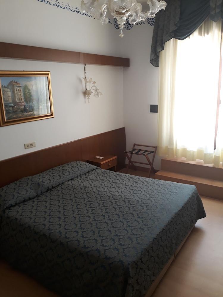 Hotel Florida ليدو دي يسولو المظهر الخارجي الصورة